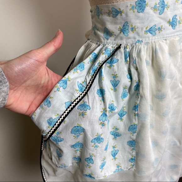 Vintage Reversible Half Apron - Picture 5 of 10